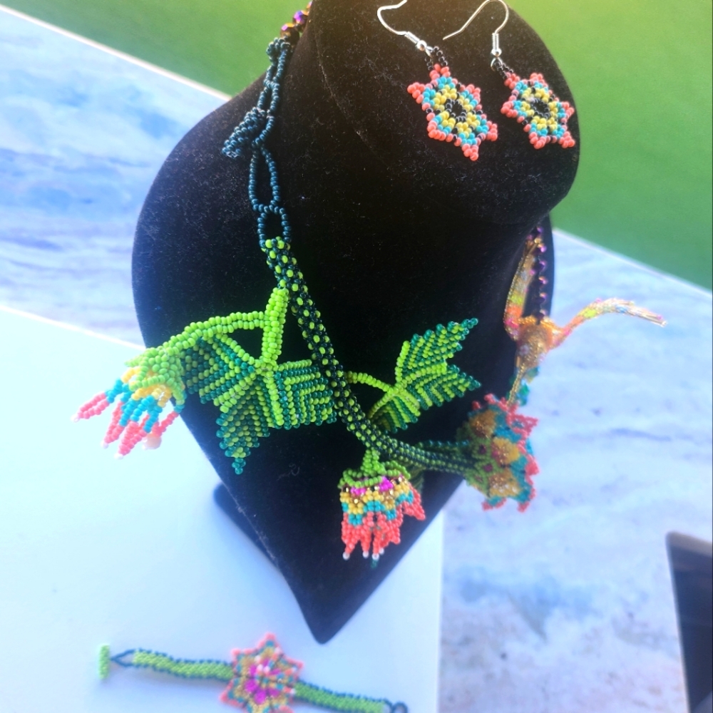 Hummingbird floral necklace set - Picture 7 of 16